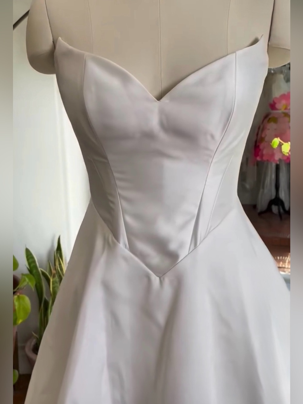 Rebecca Schoneveld Satin Gown in Ivory, Waist 27, Needs to be dry cleaned!